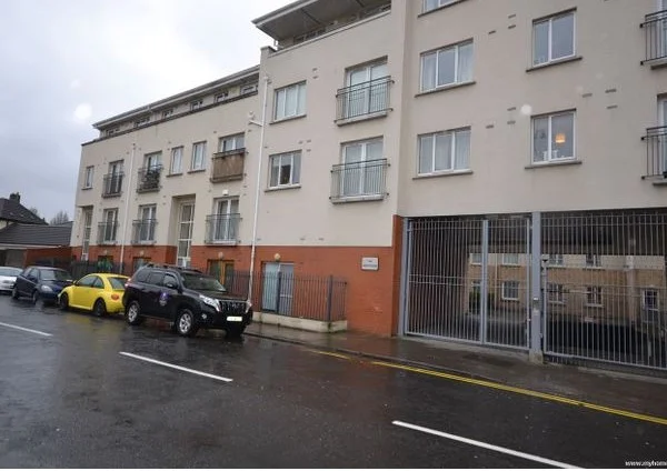 Secure 24/7 Public Parking Space in Dublin D8