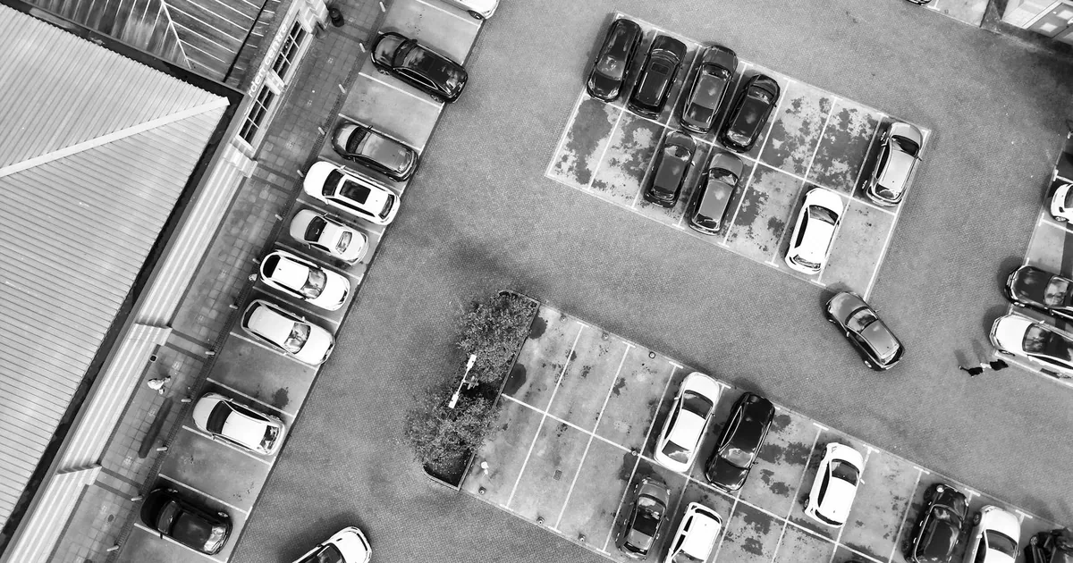 Street Parking Guide in Parkgate, Northern Ireland — car parking spaces and facilities