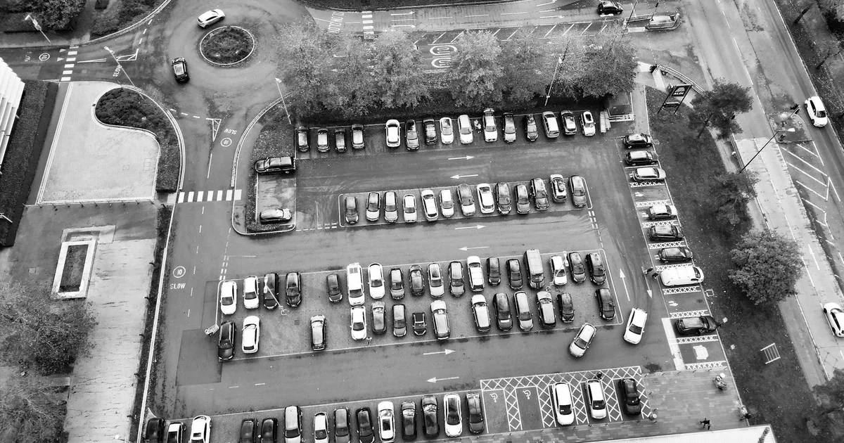 Street Parking Guide in Llandudno Junction, Wales — car parking spaces and facilities
