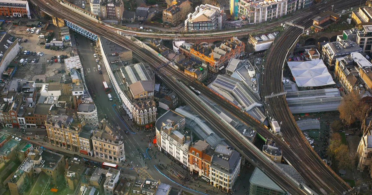 Moving Guide in Camden, England — car parking spaces and facilities