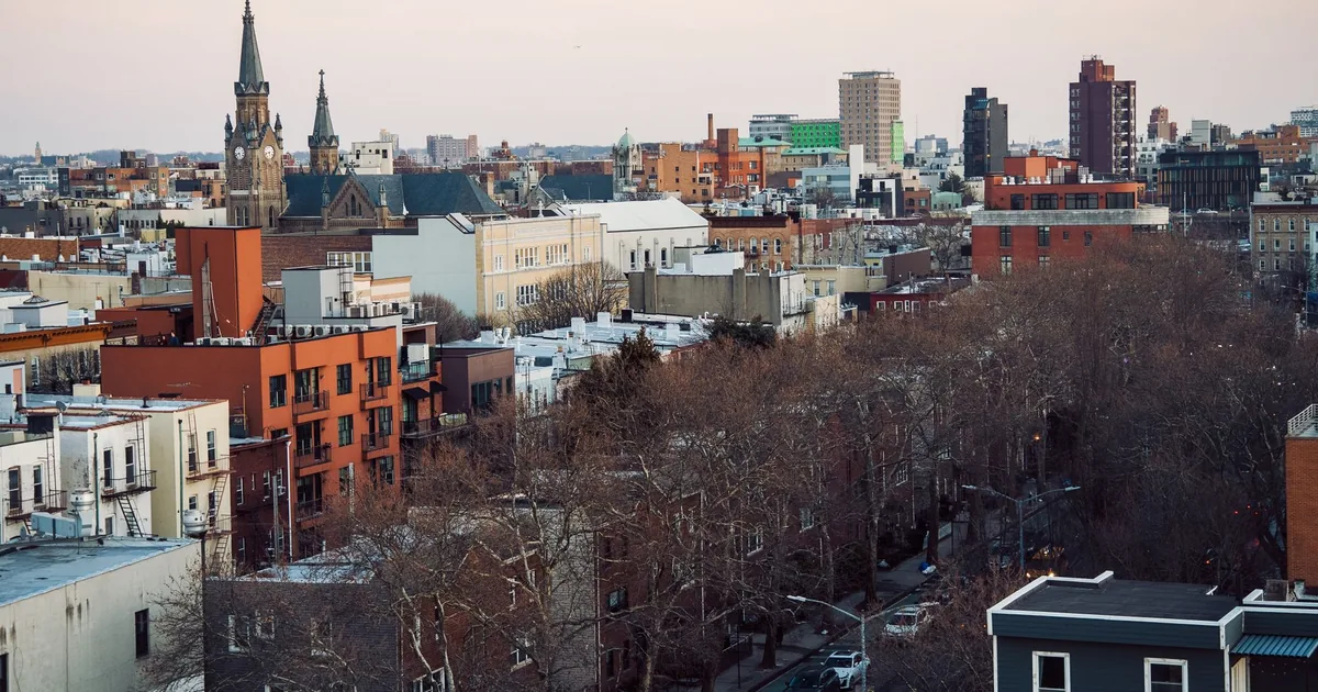 Moving Guide in East New York, New York — car parking spaces and facilities