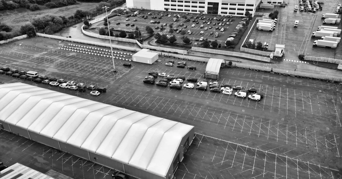 Vehicle Storage Guide in Al Quoz, Dubai — car parking spaces and facilities