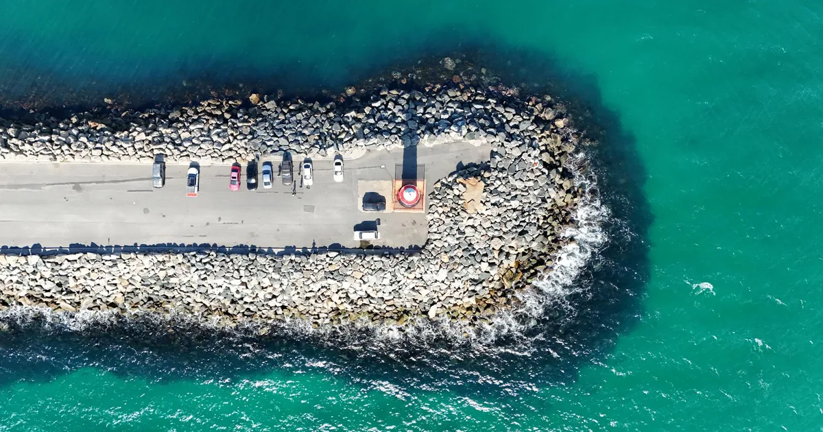 Street Parking Guide in Breakwater, Victoria — car parking spaces and facilities