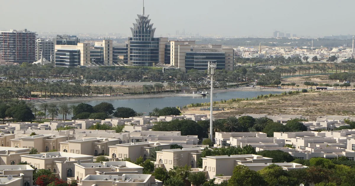 Moving Guide in Al Ain Oasis, Abu Dhabi — car parking spaces and facilities