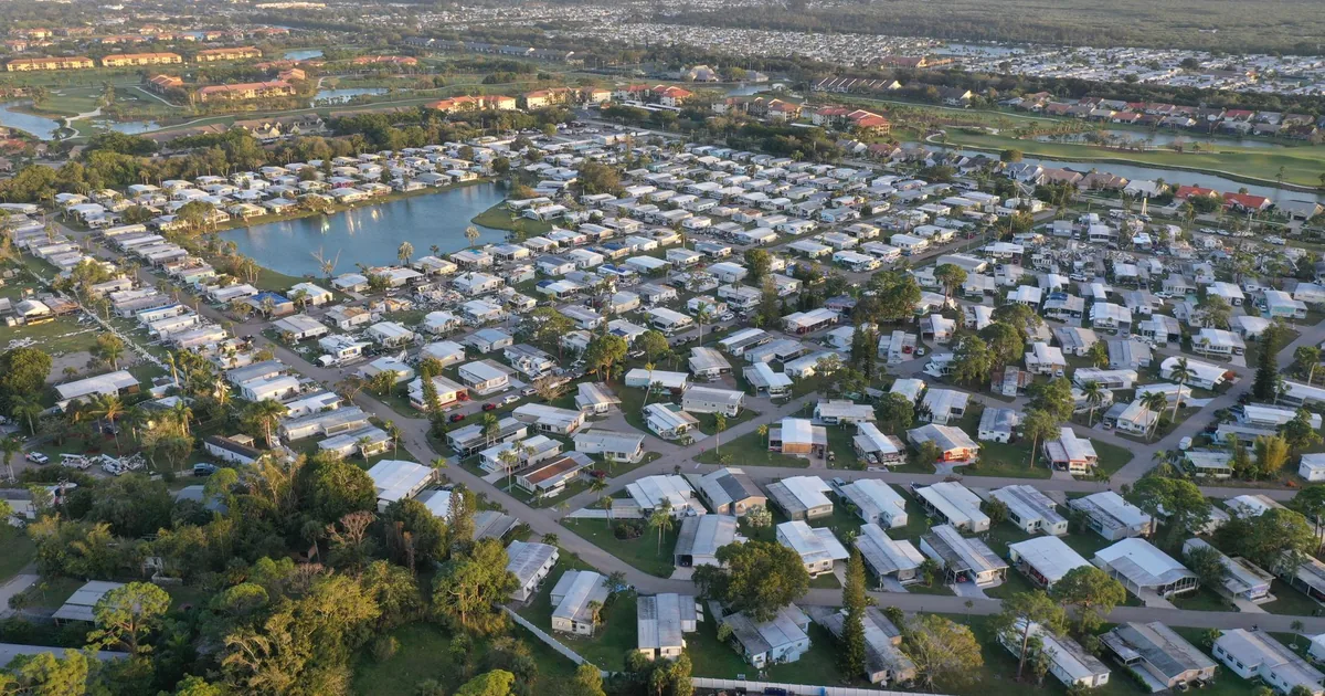 Moving Guide in Fort Myers, Florida — car parking spaces and facilities