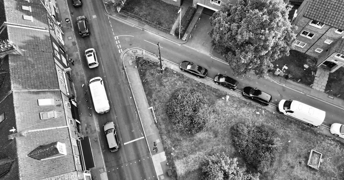 Moving Guide in Feltham, England — car parking spaces and facilities