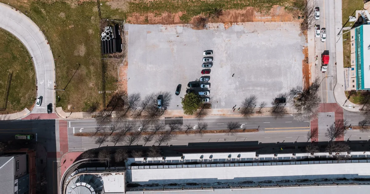 Free Parking Guide in Lexington, Kentucky — car parking spaces and facilities