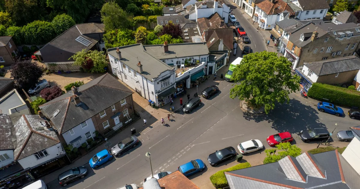 Moving Guide in Henley-on-Thames, England — car parking spaces and facilities