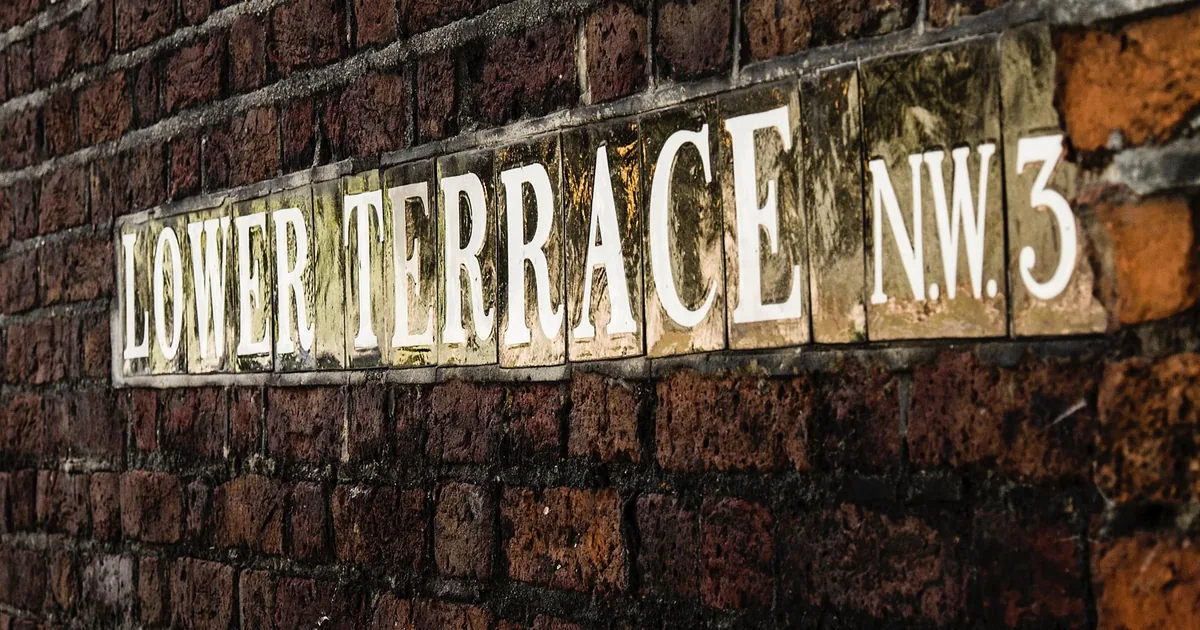 Parking Signs Guide in Hampstead, England — car parking spaces and facilities
