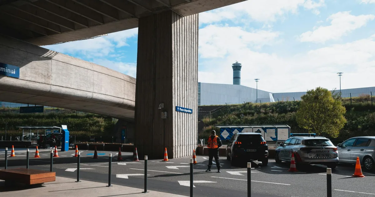 Free Parking Guide in Adelaide Airport, South Australia — car parking spaces and facilities