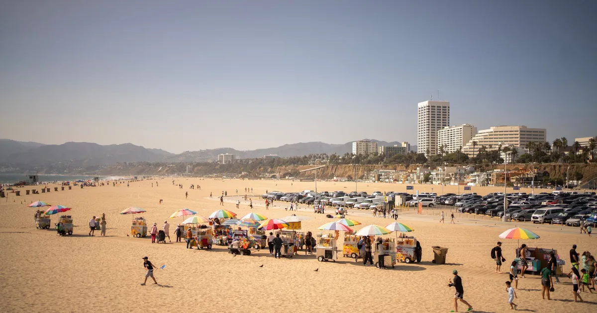 Free Parking Guide in Santa Monica, California — car parking spaces and facilities