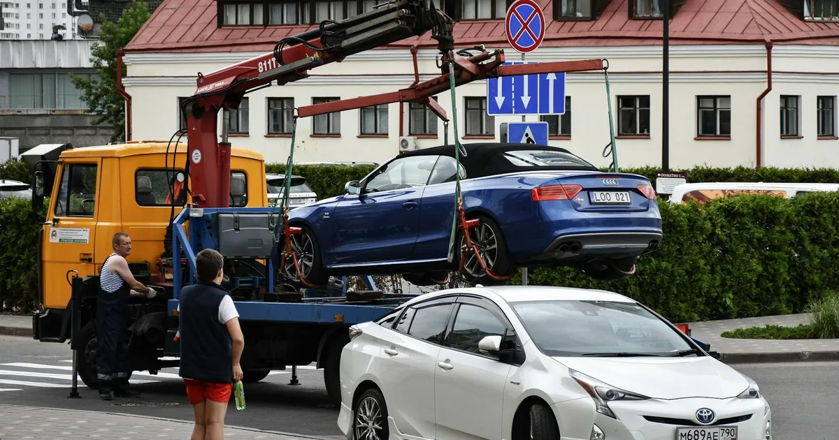 Towed Vehicle Guide in Downtown, California — car parking spaces and facilities
