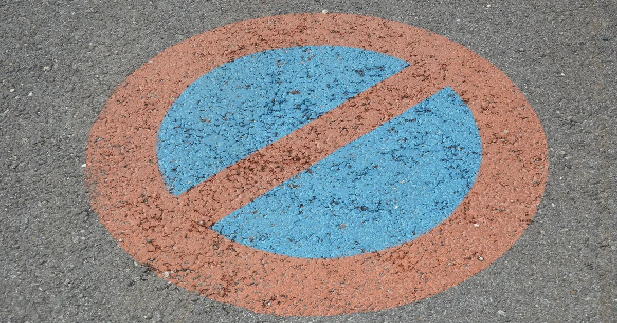 Parking Signs Guide in Al Manhal, Abu Dhabi — car parking spaces and facilities