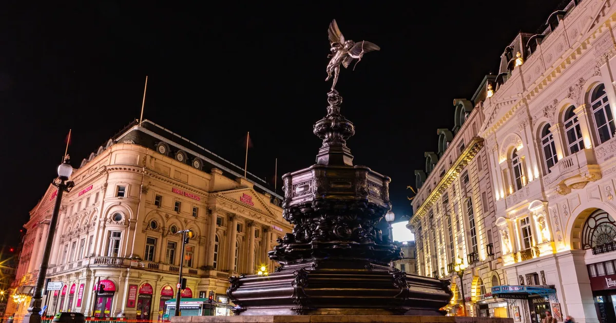 Rent Parking Guide in Piccadilly, England — car parking spaces and facilities