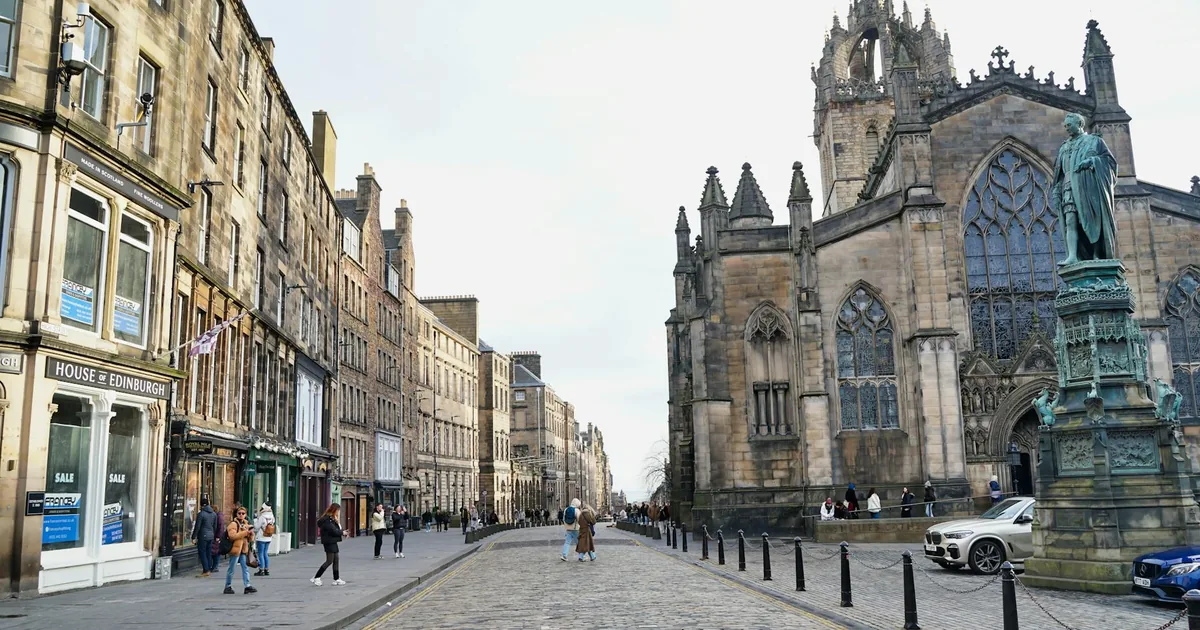 Parking Costs Guide in St Giles, England — car parking spaces and facilities