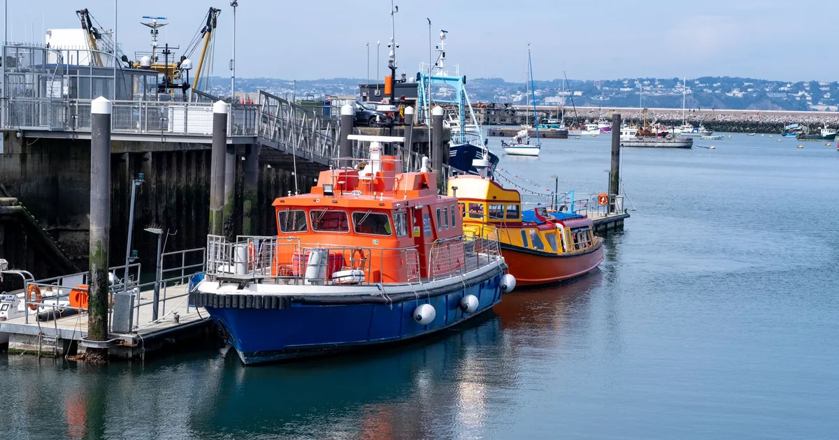 Parking Fines Guide in Torquay, England — car parking spaces and facilities