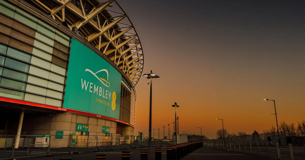 Parking Signs Guide in Wembley, England — car parking spaces and facilities