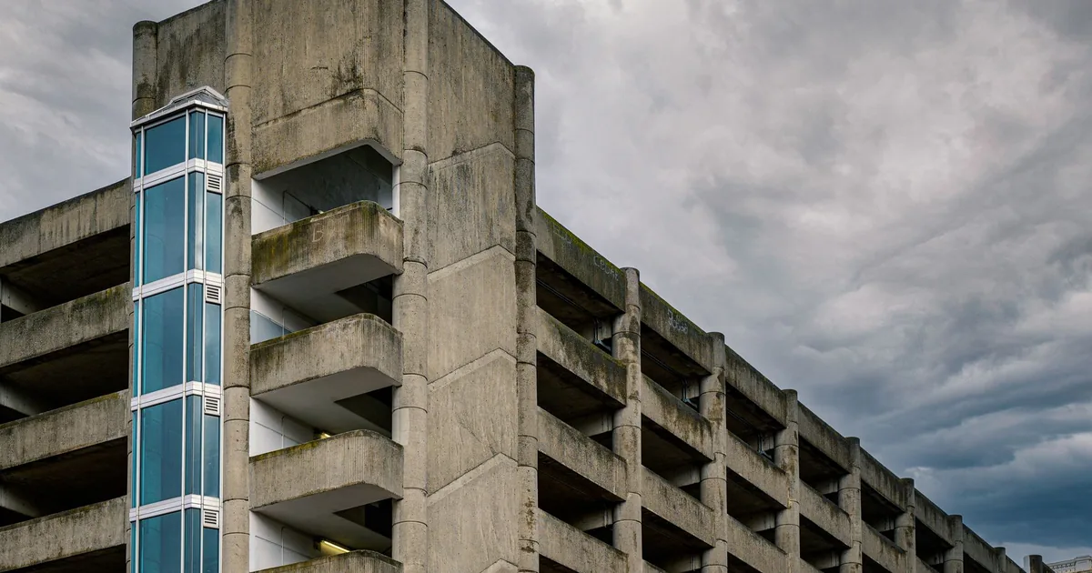 Vehicle Storage Guide in East Elmhurst, New York — car parking spaces and facilities