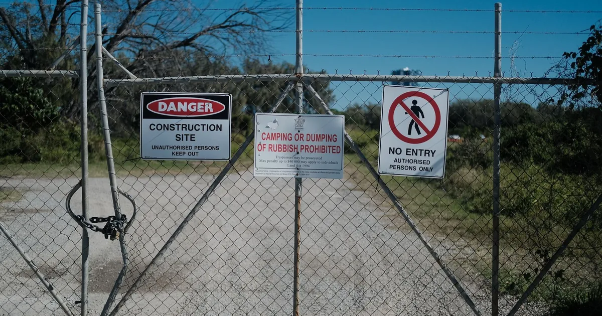 Parking Signs Guide in Port Lands, Ontario — car parking spaces and facilities