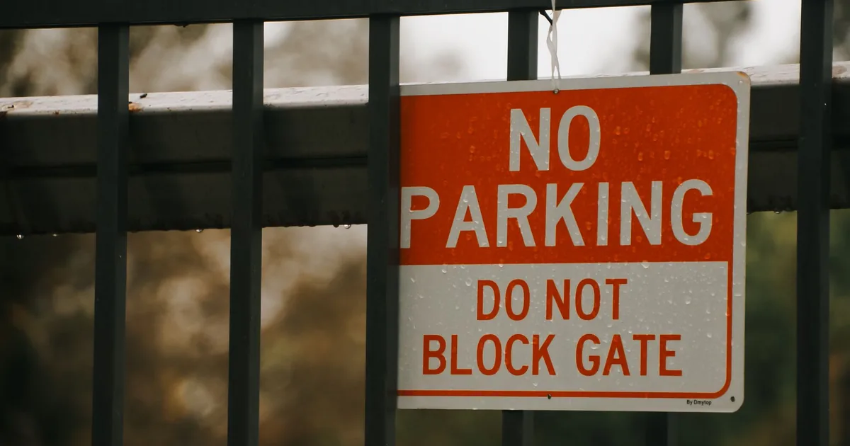 Parking Signs Guide in Al Jafiliya, Dubai — car parking spaces and facilities