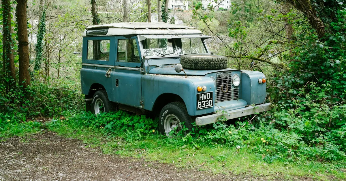 Towed Vehicle Guide in Dunblane, Scotland — car parking spaces and facilities