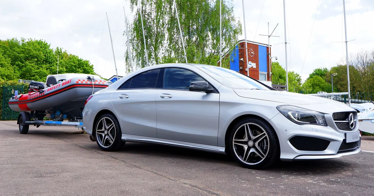Towed Vehicle Guide in Henley-on-Thames, England — car parking spaces and facilities