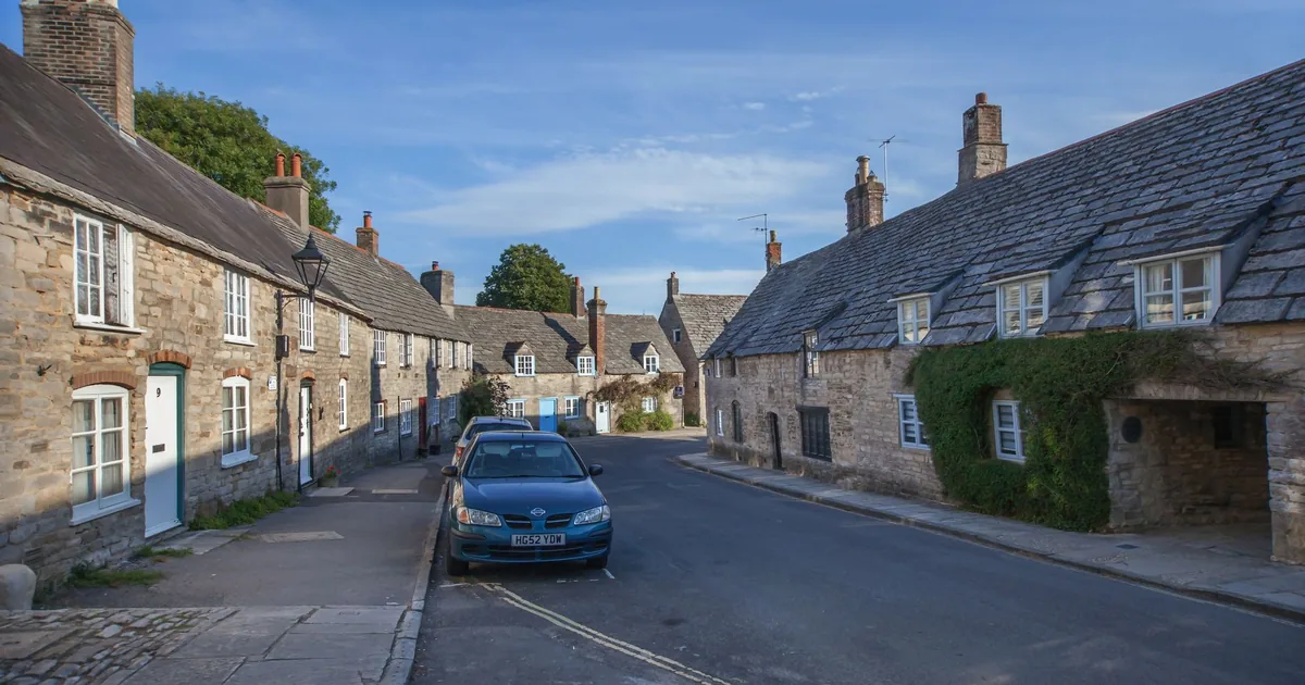 Moving Guide in Castle Donington, England — car parking spaces and facilities