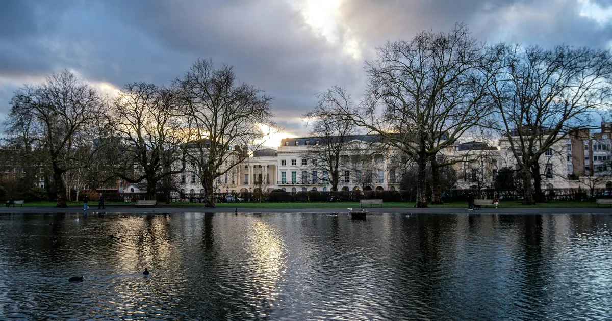 Free Parking Guide in Regent's Park, Northern Ireland — car parking spaces and facilities