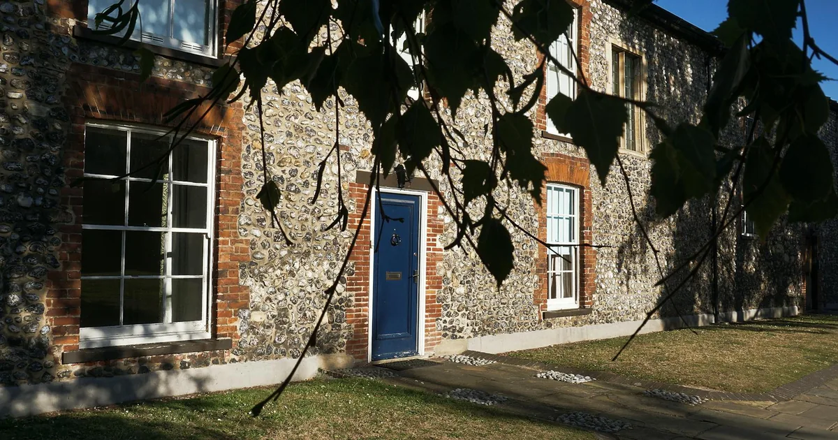 Cheap Parking Tips in Flint Castle, Wales — car parking spaces and facilities