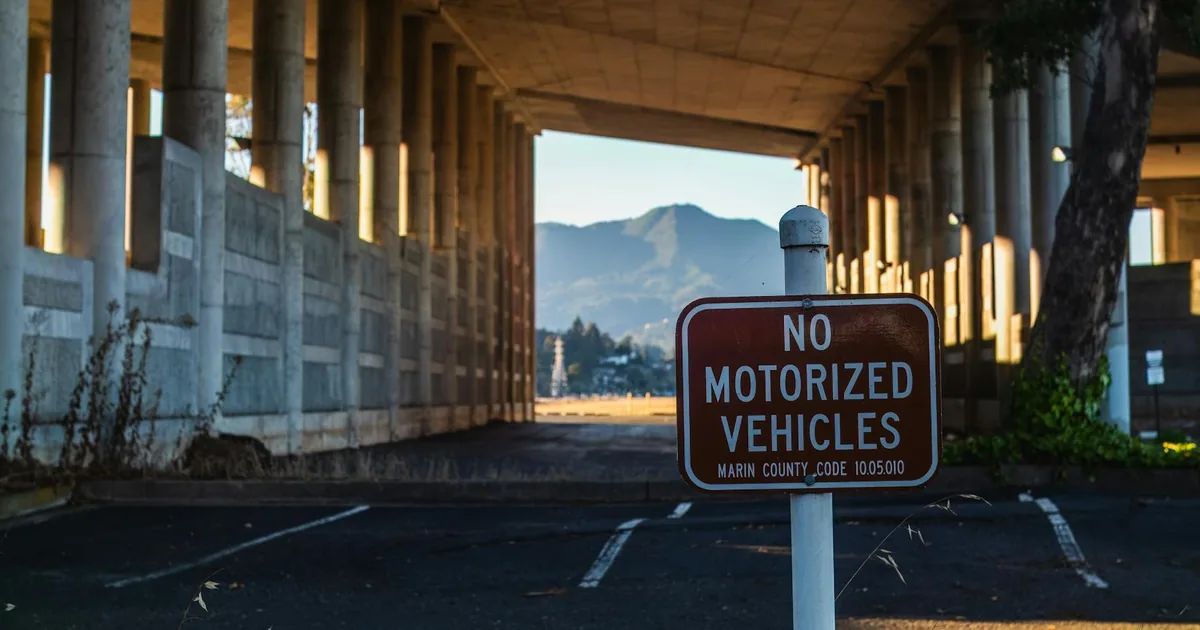 Parking Signs Guide in Clayton, Missouri — car parking spaces and facilities