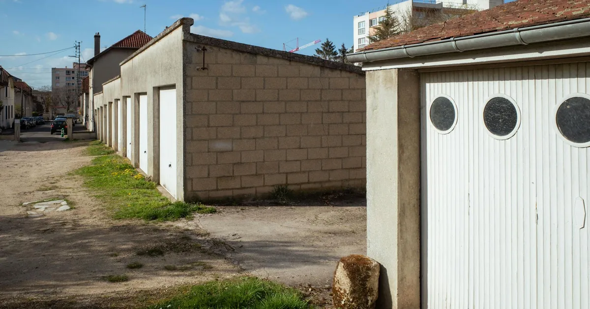 Rent Parking Guide in March, Scotland — car parking spaces and facilities