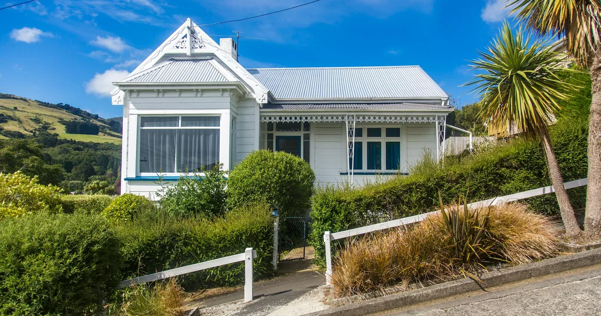 Moving Guide in St Albans, Canterbury — car parking spaces and facilities