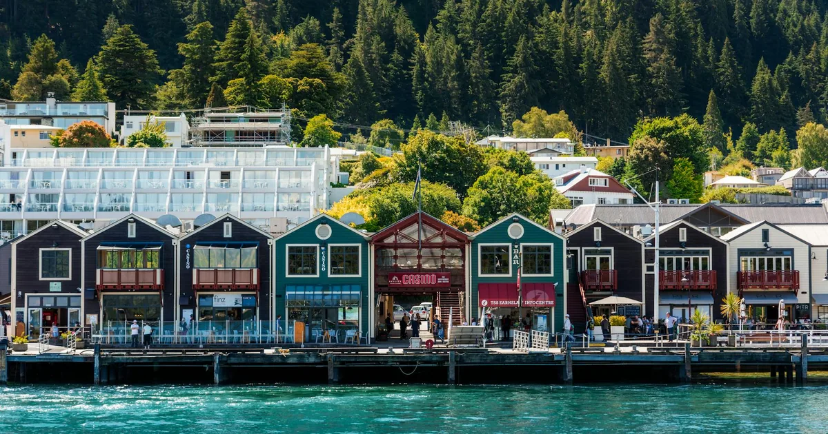 Street Parking Guide in Queenstown, Otago — car parking spaces and facilities