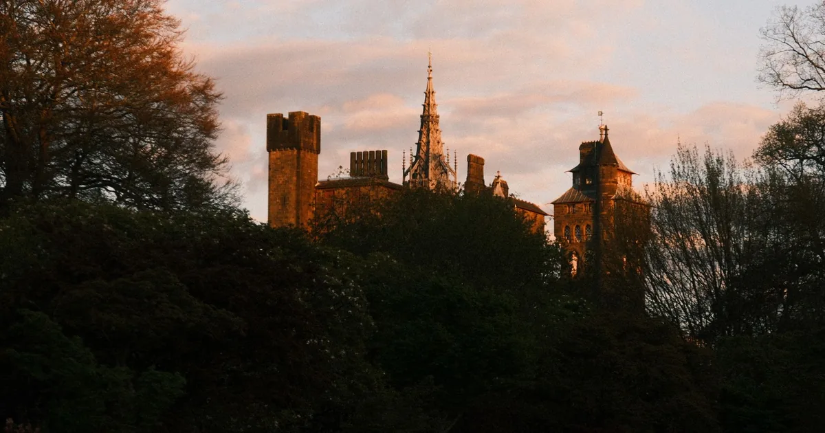 Parking Fines Guide in Castle Donington, England — car parking spaces and facilities