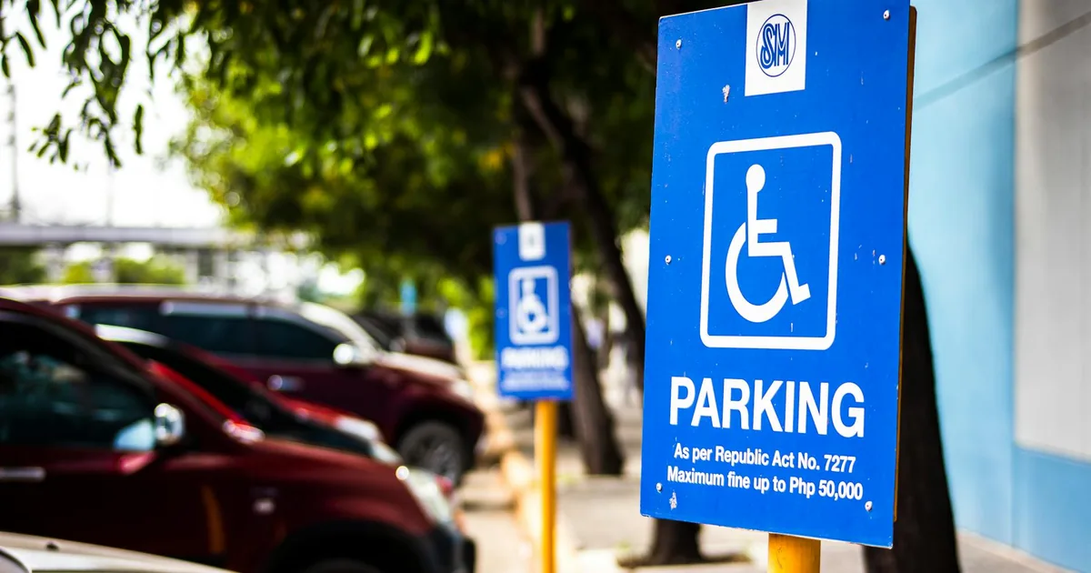 Parking Signs Guide in Clearwater Beach, Florida — car parking spaces and facilities