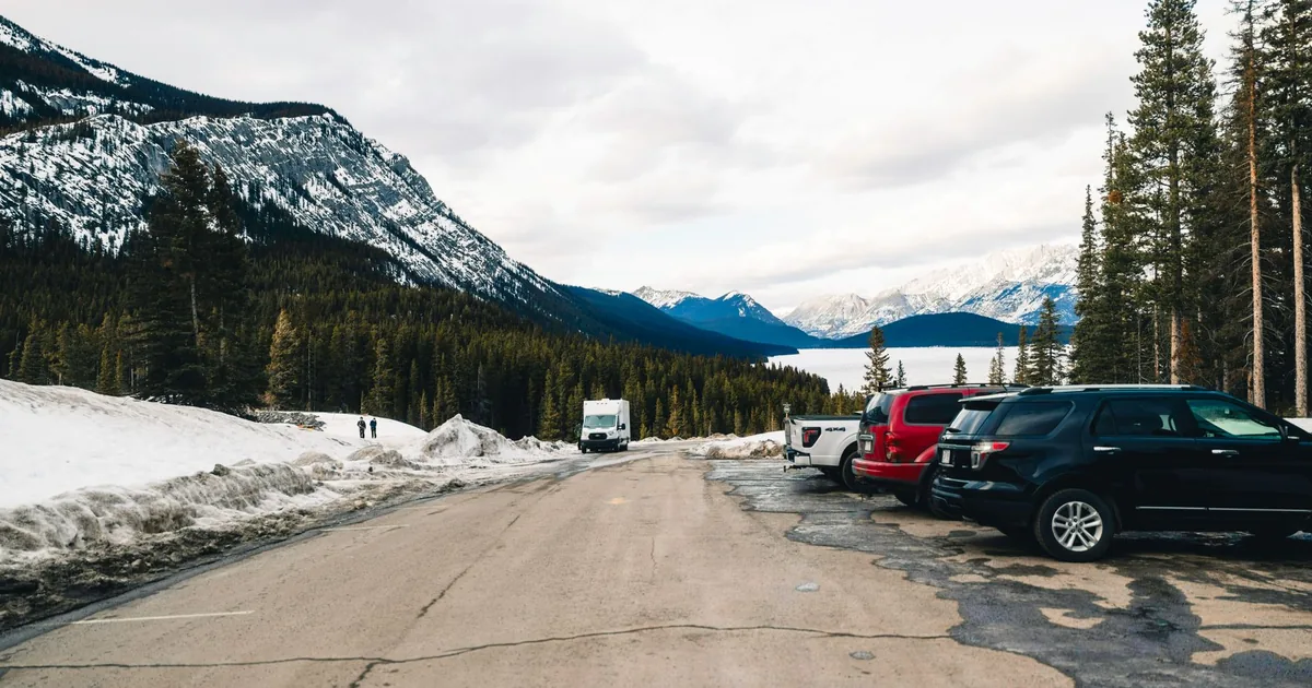 Street Parking Guide in Banff, Alberta — car parking spaces and facilities