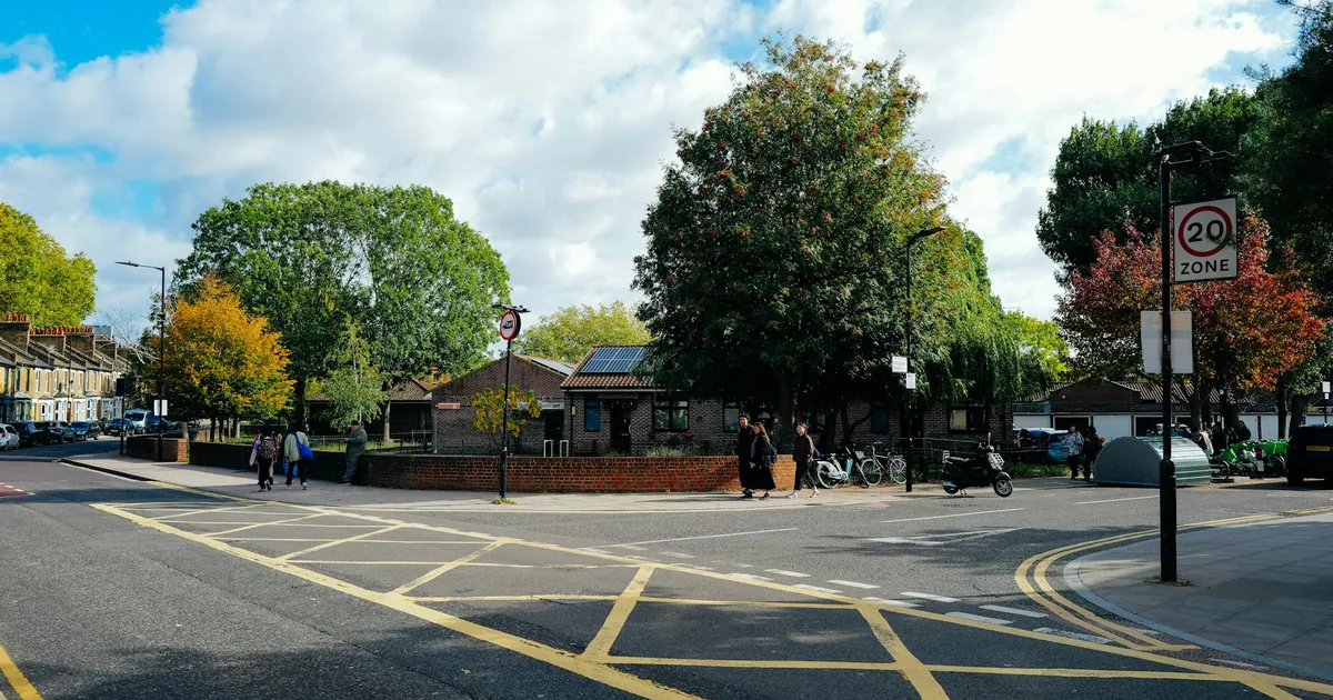 Parking Permits Guide in Regent's Park, Northern Ireland — car parking spaces and facilities