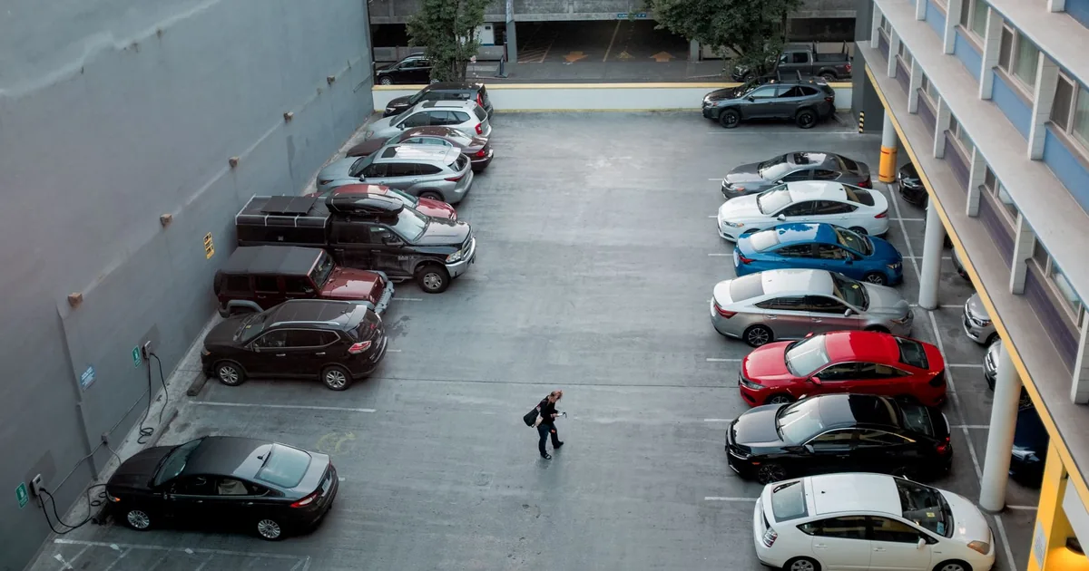 Parking Costs Guide in Downtown Ottawa, British Columbia — car parking spaces and facilities
