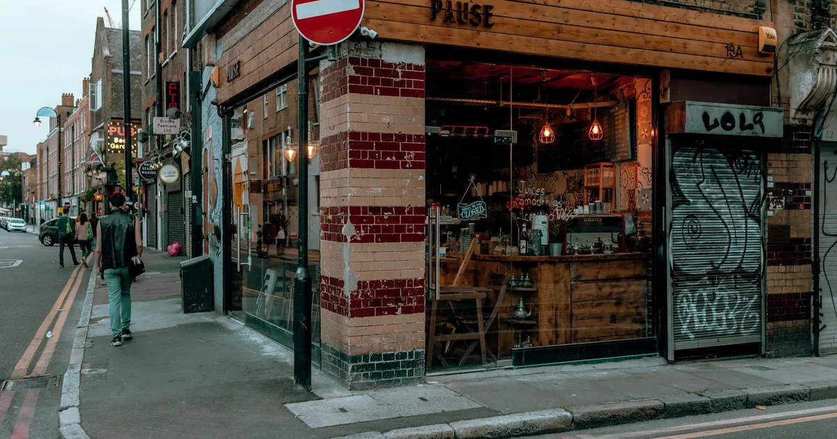 Parking Signs Guide in Shoreditch, England — car parking spaces and facilities