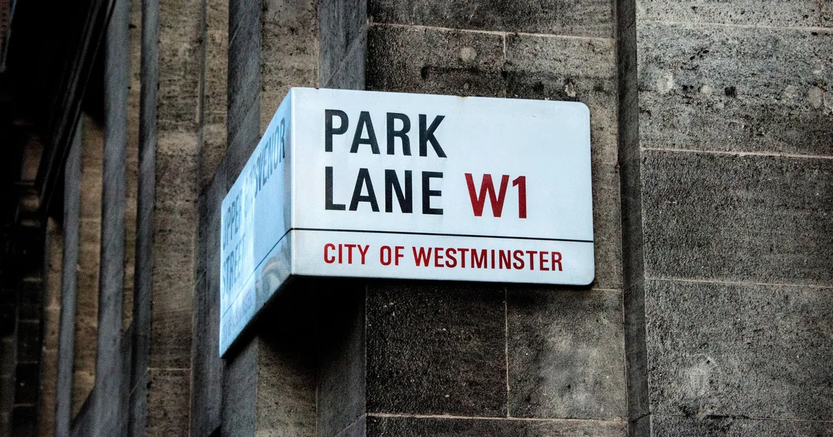 Parking Signs Guide in London, England — car parking spaces and facilities