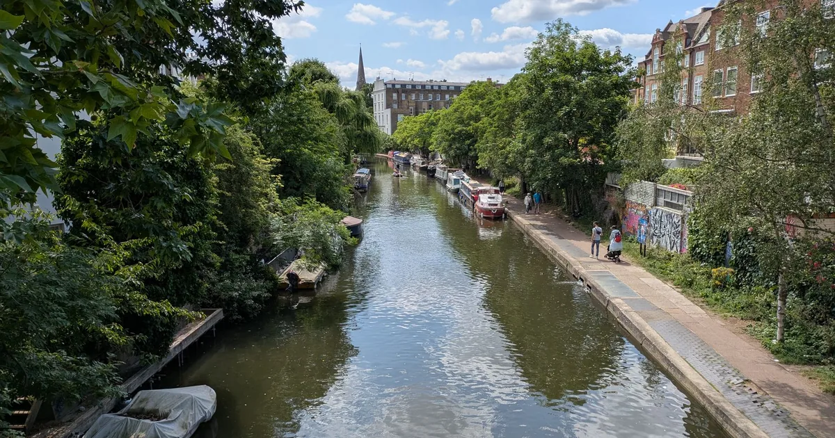 Rent Parking Guide in Regent's Park, Northern Ireland — car parking spaces and facilities