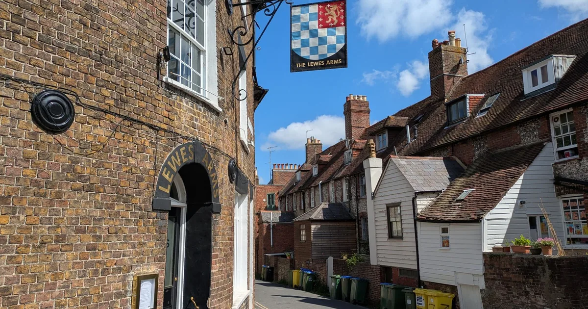 Parking Signs Guide in Lewes, England — car parking spaces and facilities