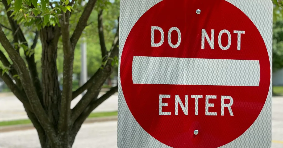 Parking Signs Guide in Midway, England — car parking spaces and facilities