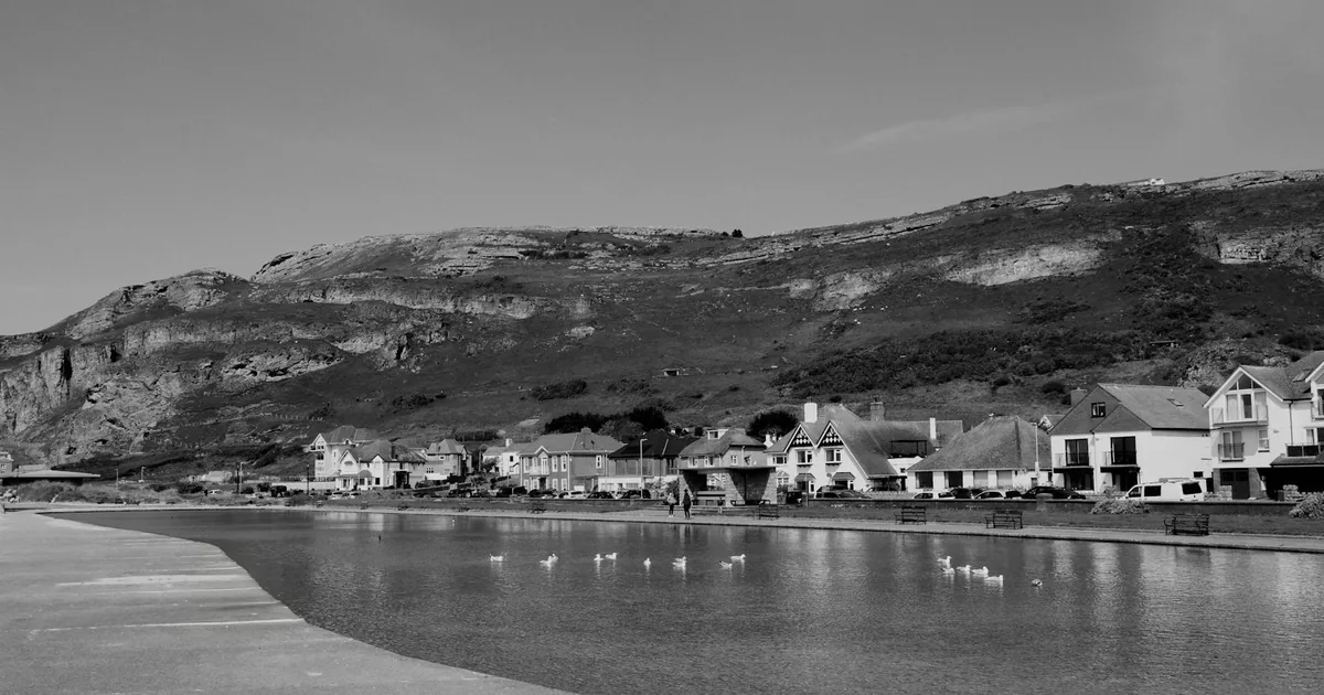Moving Guide in Llandudno Junction, Wales — car parking spaces and facilities