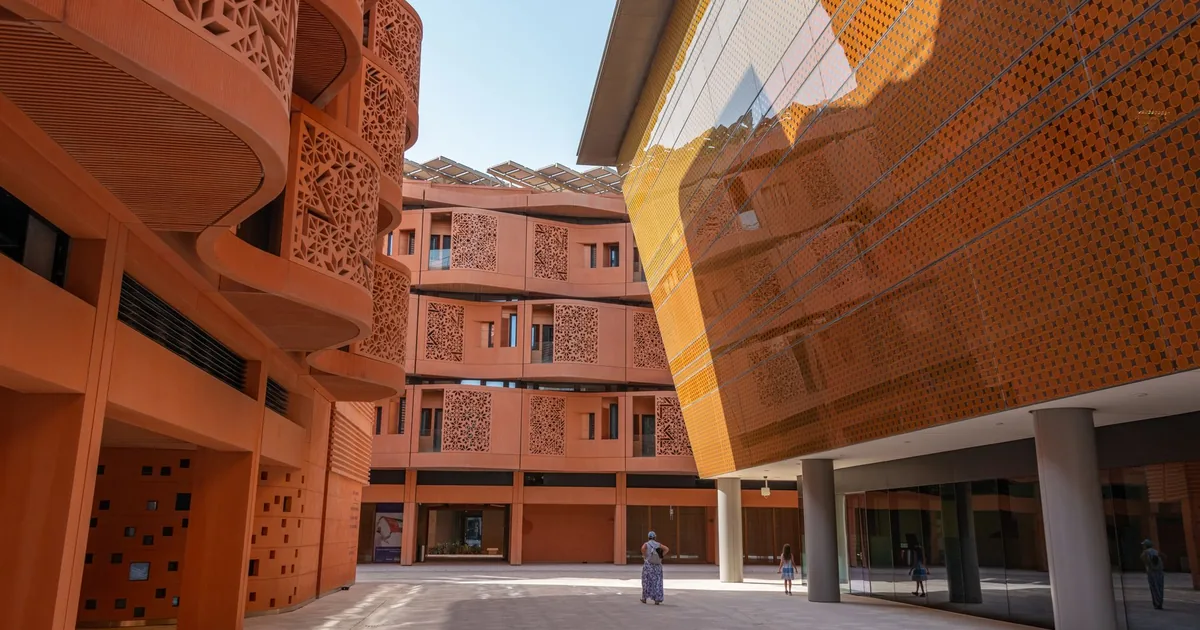 Vehicle Storage Guide in Masdar City, Abu Dhabi — car parking spaces and facilities