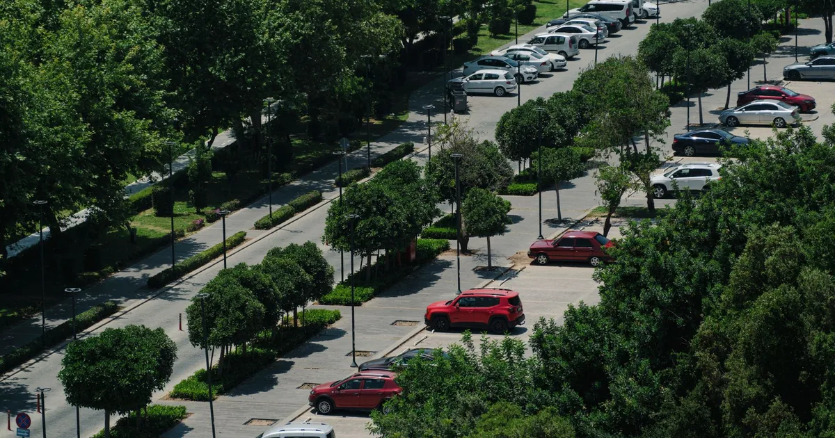 Parking Costs Guide in Huddersfield, England — car parking spaces and facilities