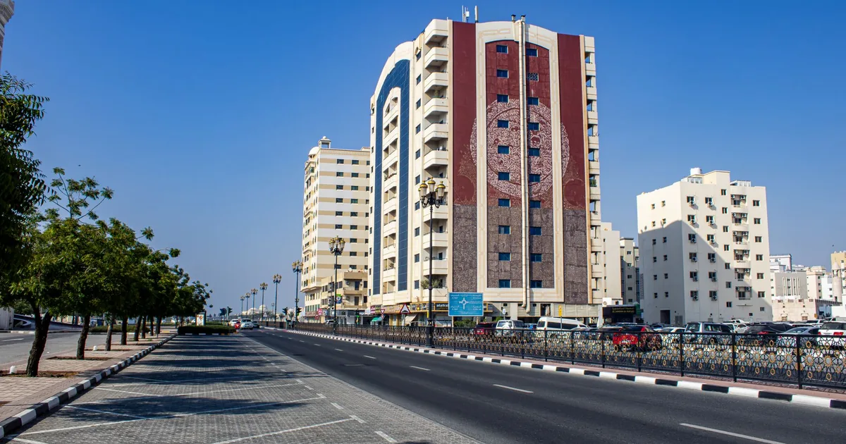 Moving Guide in Al Manhal, Abu Dhabi — car parking spaces and facilities