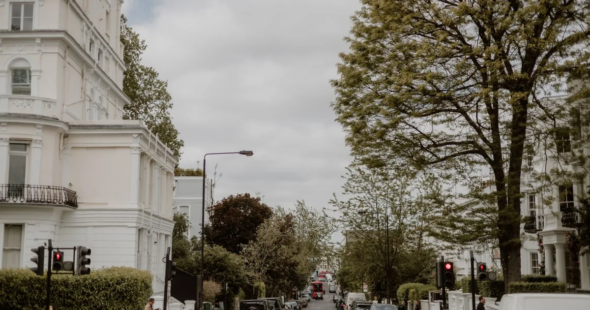 Moving Guide in Greenwich, England — car parking spaces and facilities