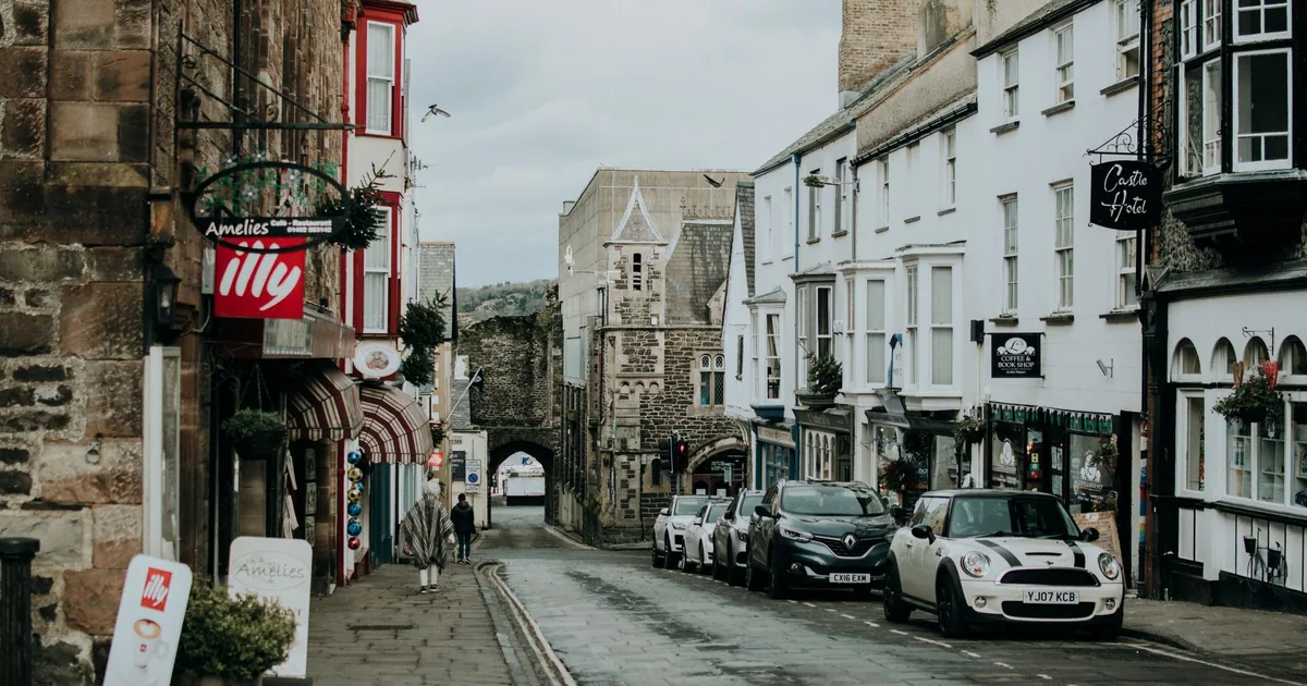 Free Parking Guide in Torquay, England — car parking spaces and facilities