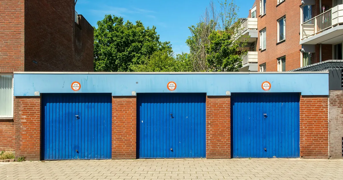 Rent Parking Guide in Oldfield Park, Northern Ireland — car parking spaces and facilities